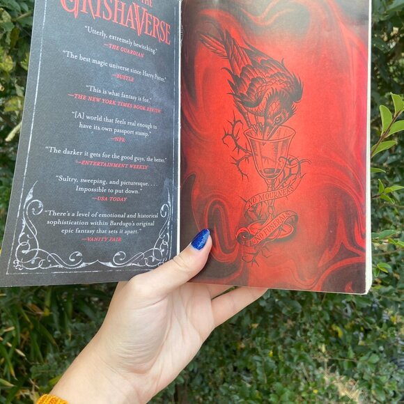 Six of crows by leigh Bardugo- Paper back - Picture 3 of 7